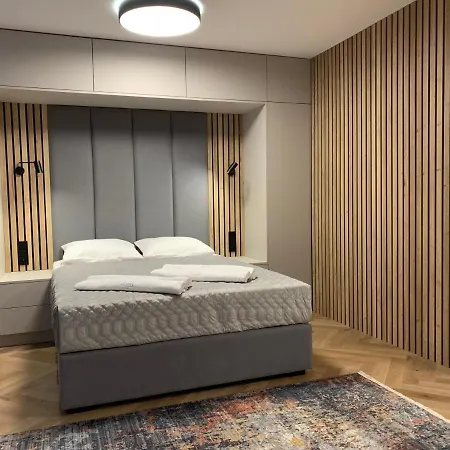 15 By Piano Apartment