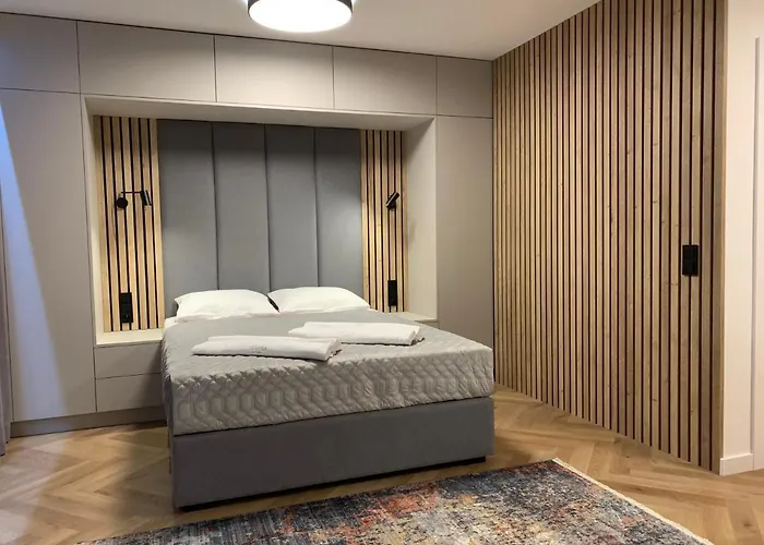 15 By Piano Apartment